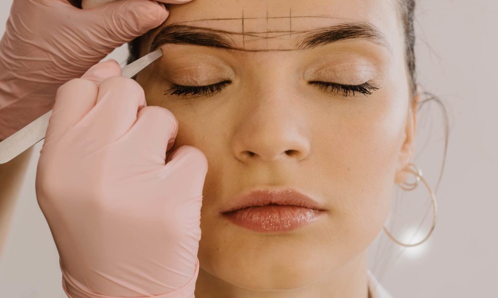 6 Easy Tips For Growing Out Your Lashes And Brows